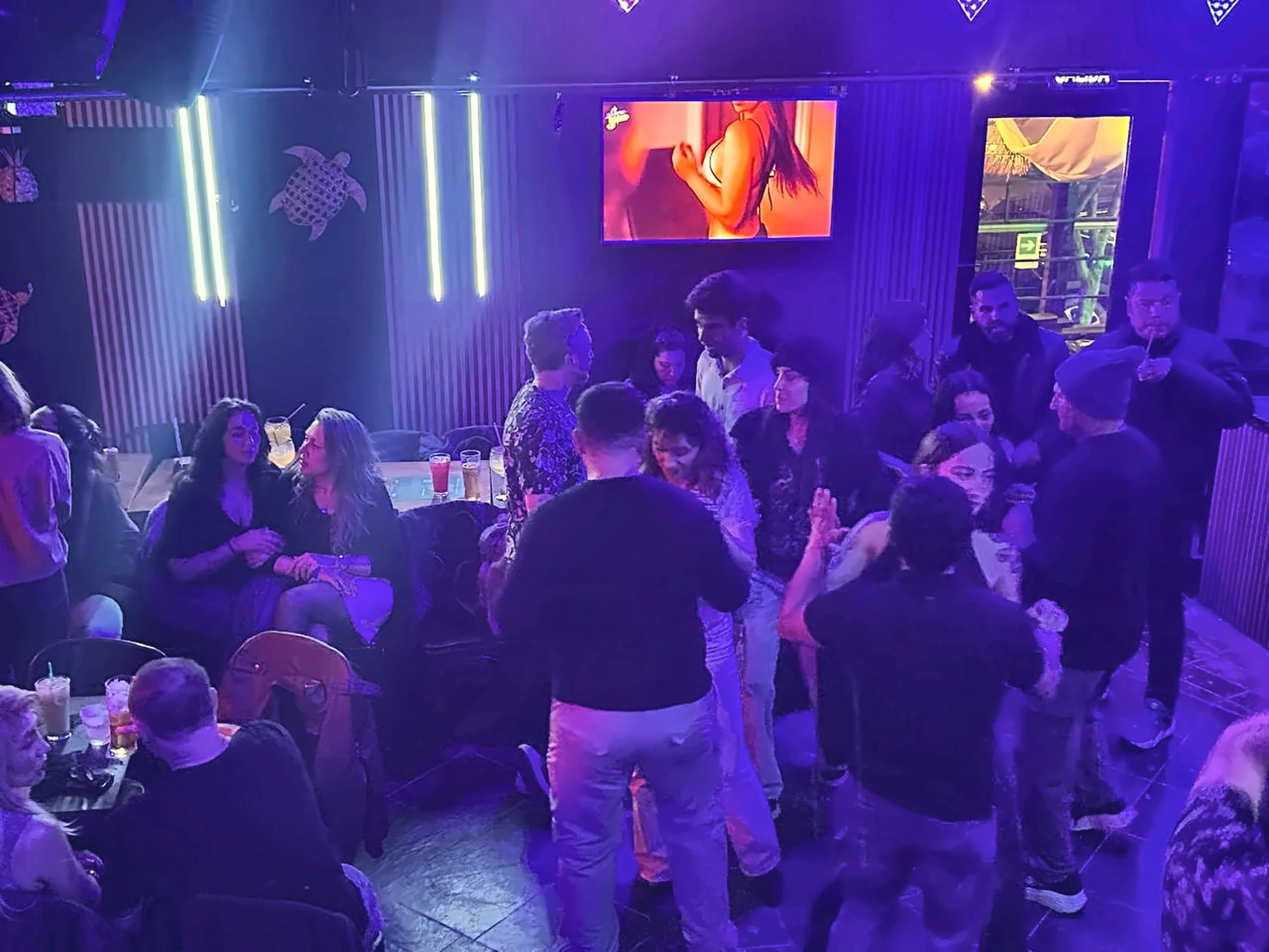 Ambiente de los jueves latinos en Ipanema Club